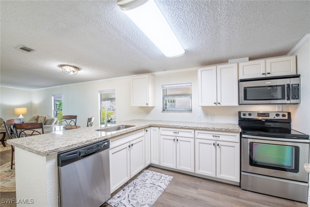 2 Bed ManufacturedHome for Sale in Pine Island Cove, photo 5
