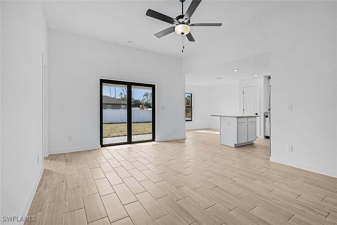3 Bed SingleFamilyResidence for Sale in Mirror Lakes, photo 5
