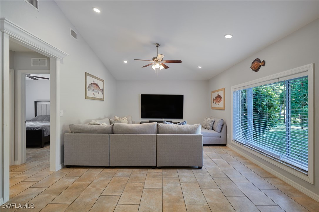 2 Bed SingleFamilyResidence for Sale in Buckingham, FL — photo 5