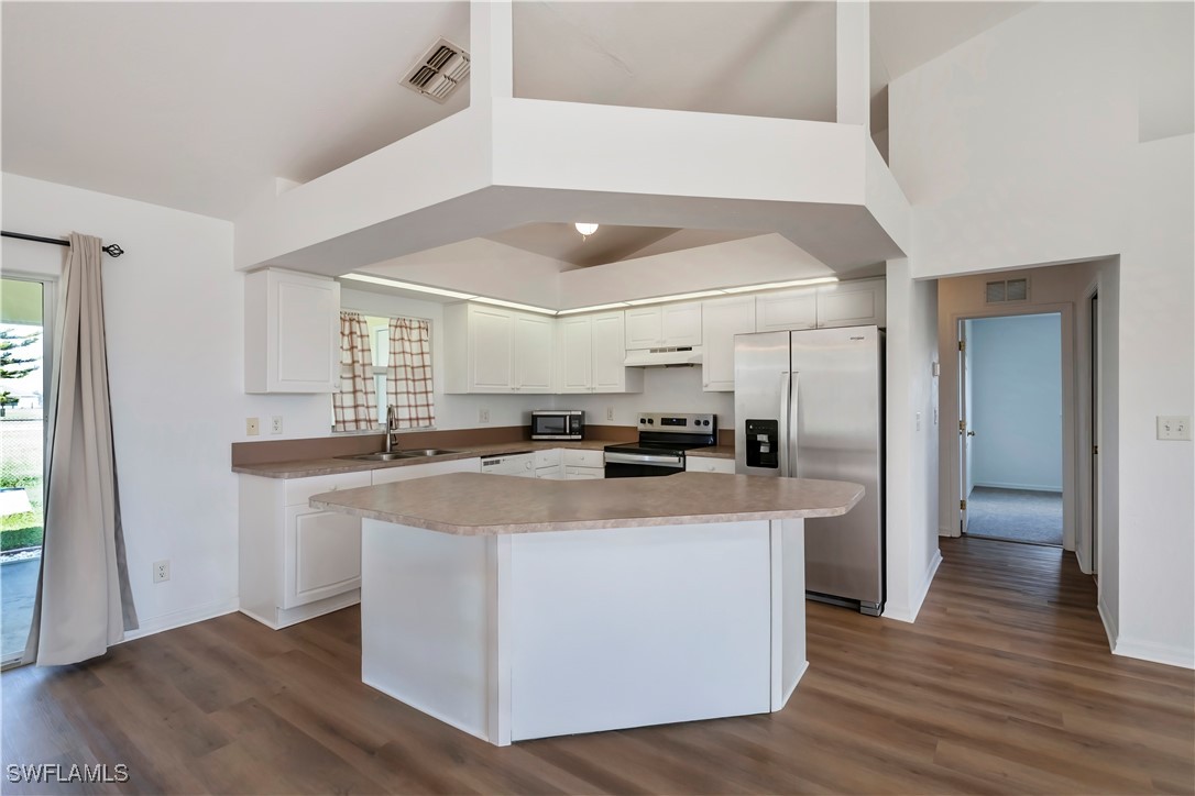 4 Bed SingleFamilyResidence for Sale in Cape Coral, photo 5