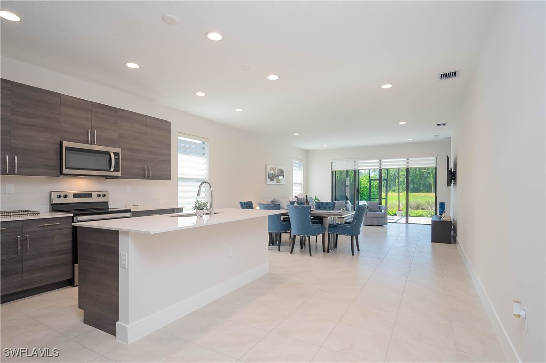 3 Bed SingleFamilyResidence for Sale in Silverwood, FL — photo 5