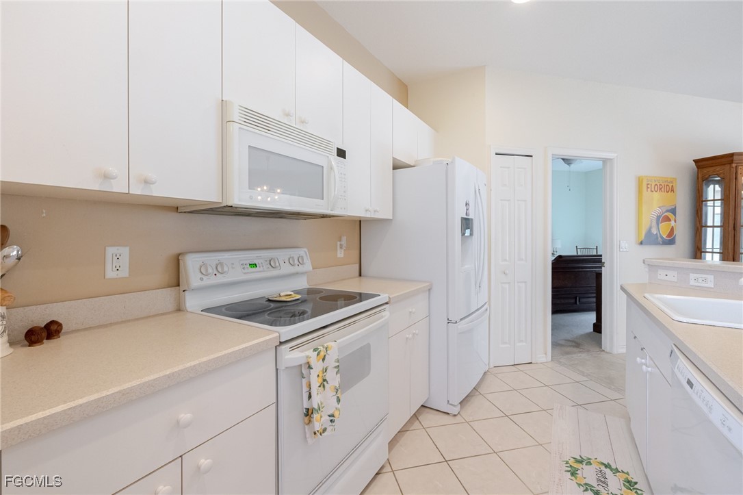 2 Bed SingleFamilyResidence for Sale in North Fort Myers, FL — photo 5
