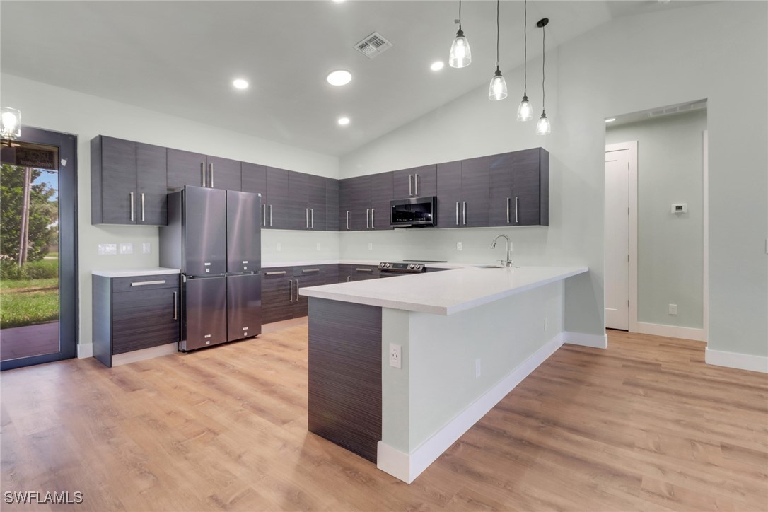 3 Bed SingleFamilyResidence for Sale in Cape Coral, photo 5
