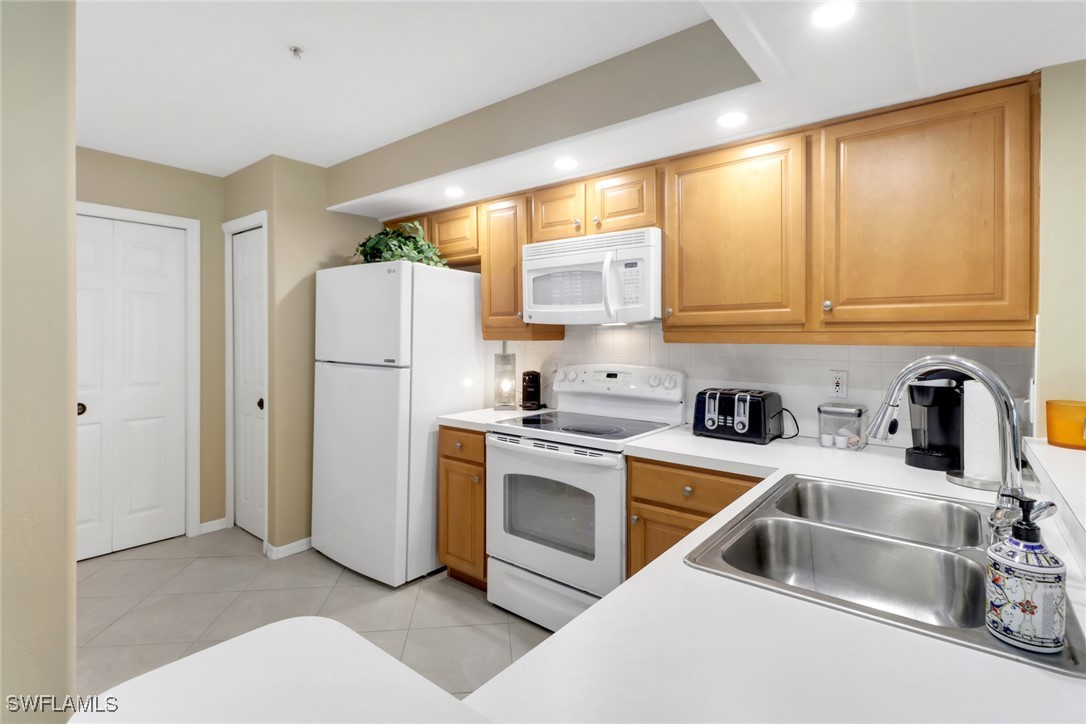 2 Bed Condominium for Sale in Cavendish Court, photo 5