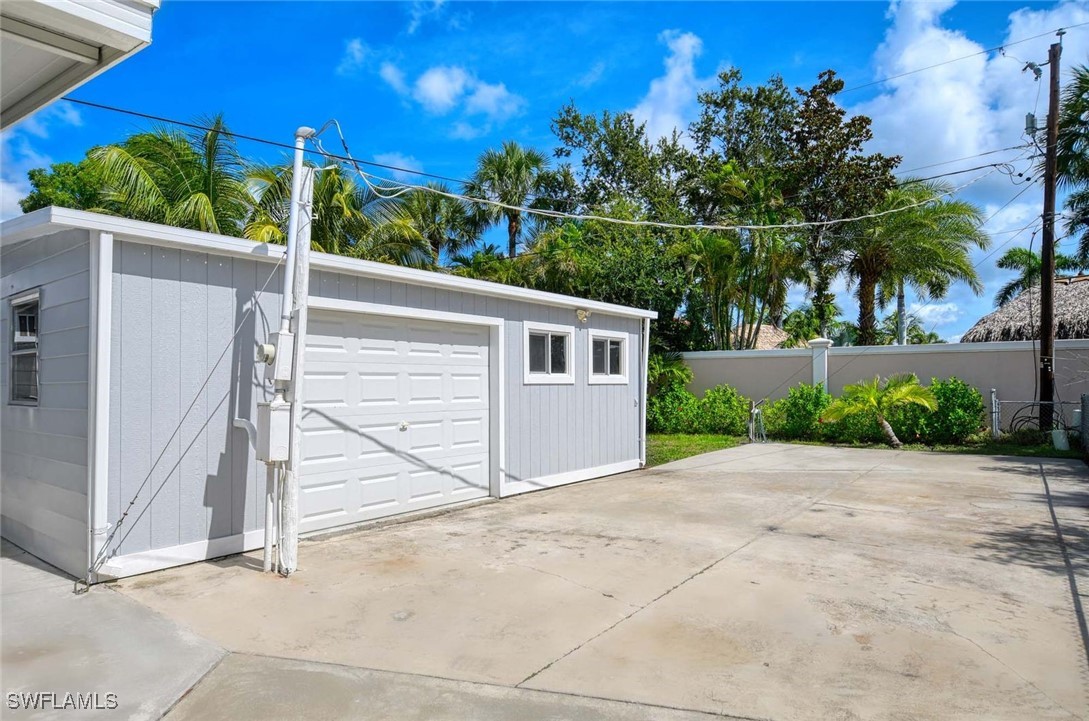 2 Bed ManufacturedHome for Sale in Naples, FL, $295,000 — photo 5