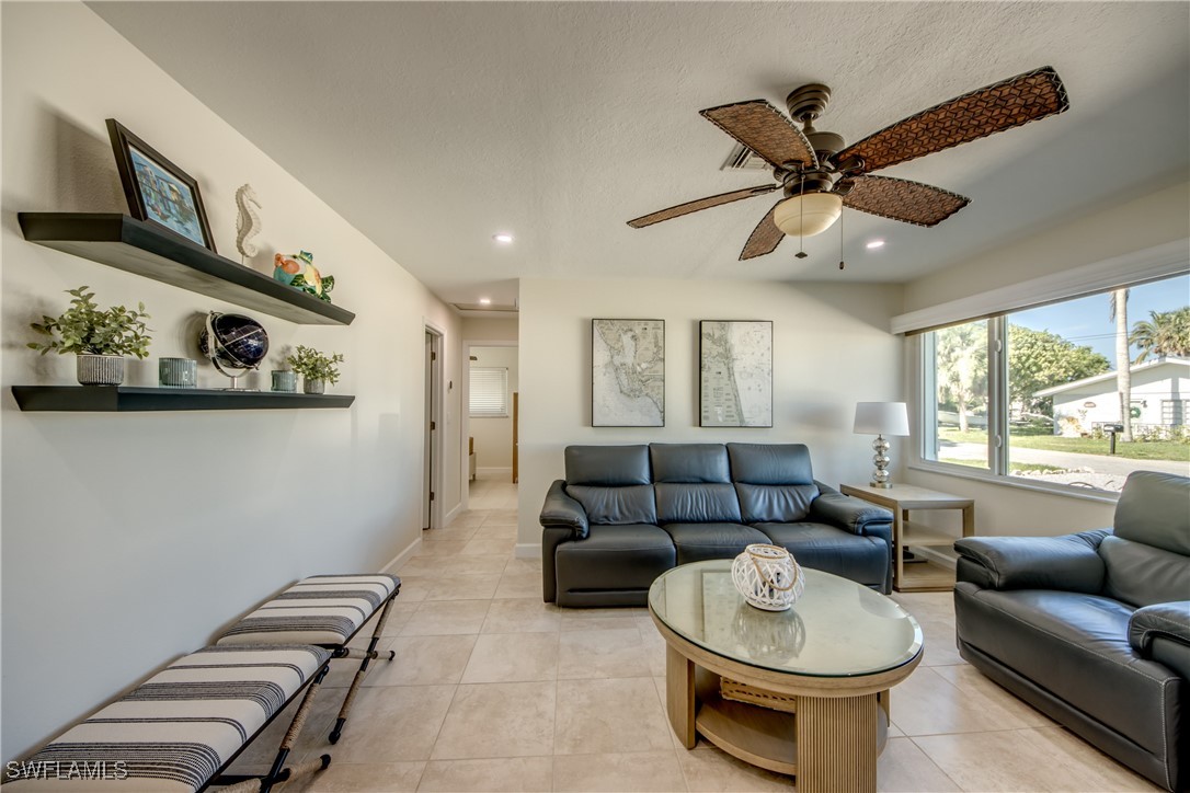 2 Bed Waterfront Home for Sale in Bokeelia, photo 5