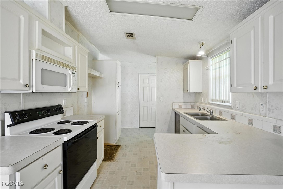 2 Bed ManufacturedHome for Sale in Fort Myers, FL, $89,000 — photo 5