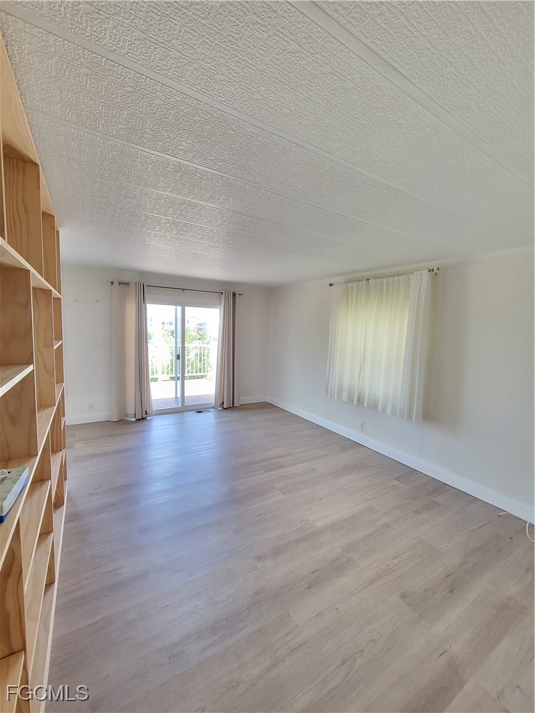 2 Bed ManufacturedHome for Sale in Old Bridge Village, FL — photo 5