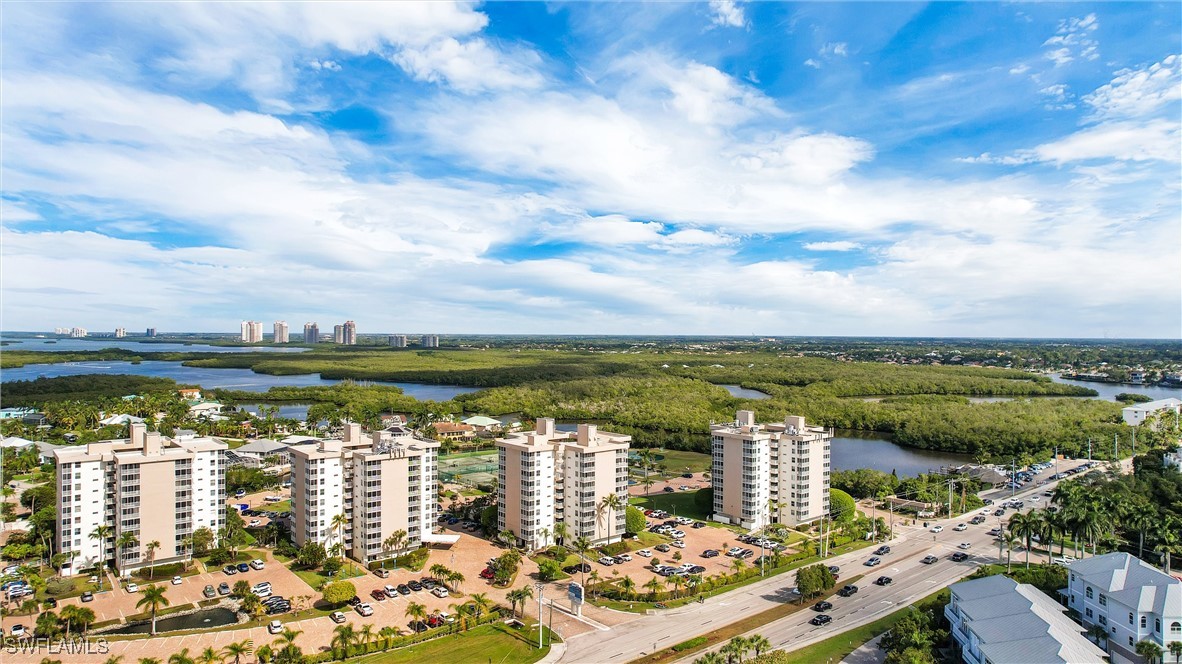 1 Bed Waterfront Home for Sale in Beach And Tennis Club, photo 5