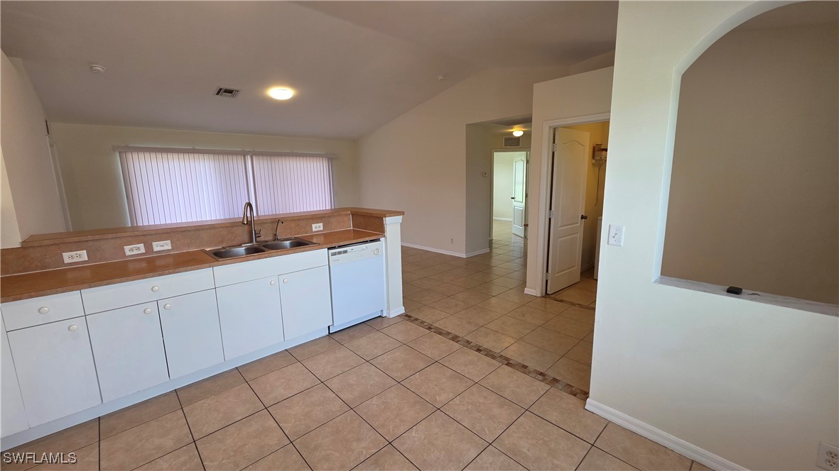 3 Bed SingleFamilyResidence for Sale in Cape Coral, FL — photo 5