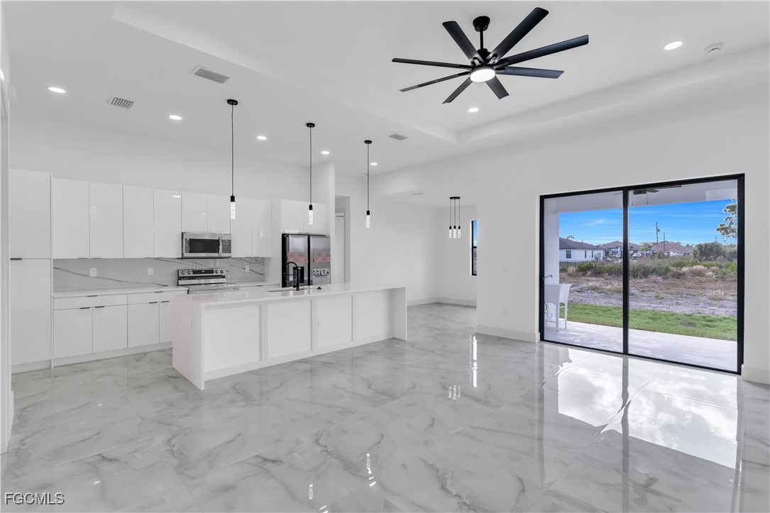 3 Bed SingleFamilyResidence for Sale in Lehigh Acres, photo 5