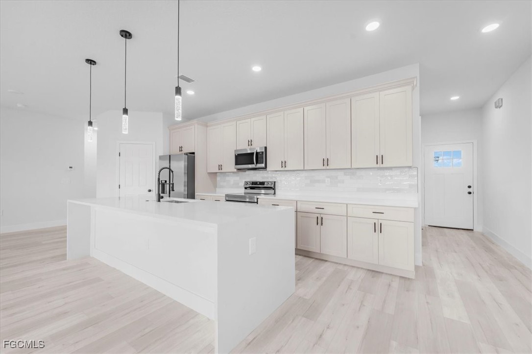 4 Bed SingleFamilyResidence for Sale in Sun N Lakes, photo 5