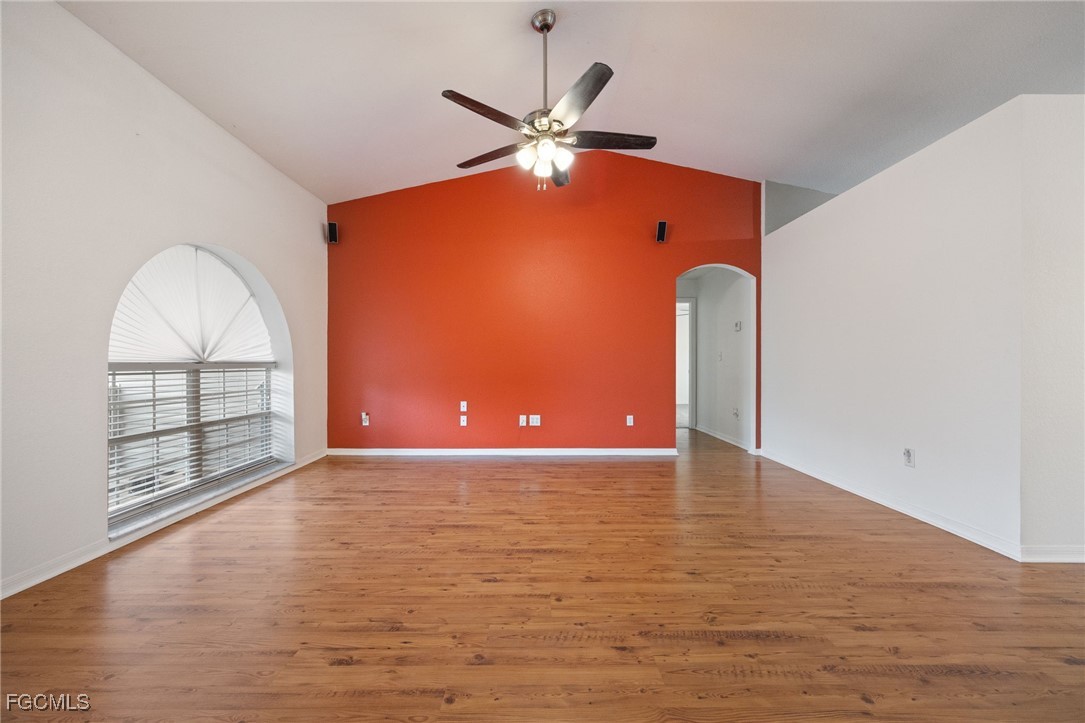 3 Bed SingleFamilyResidence for Sale in Horseshoe Acres, photo 5