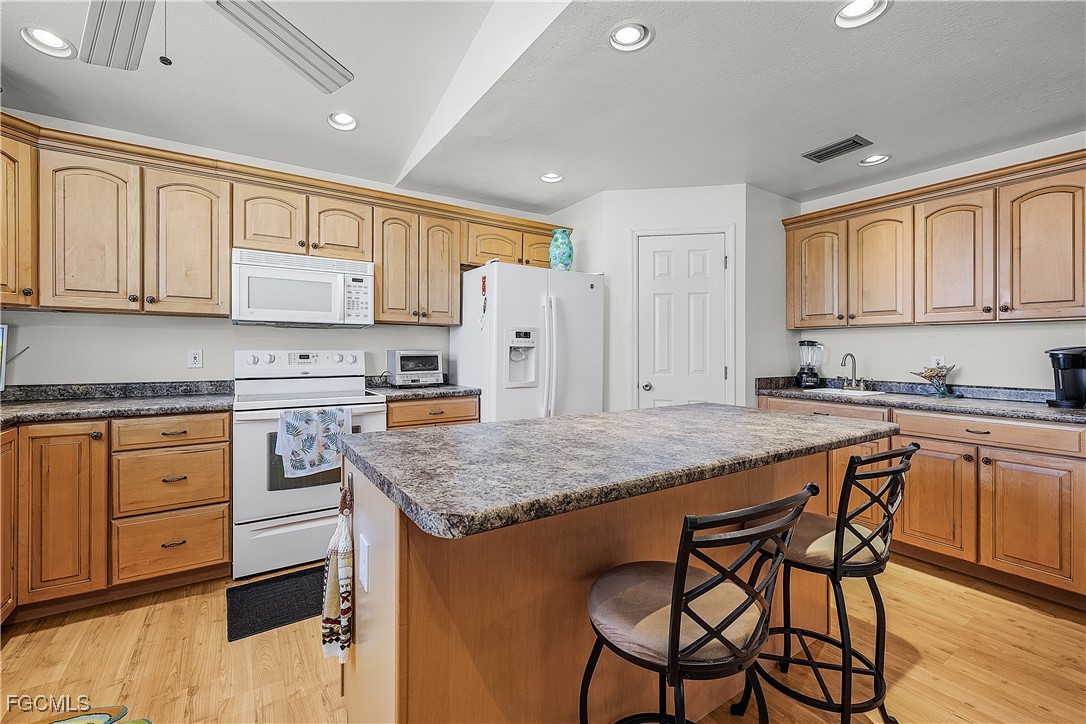 3 Bed SingleFamilyResidence for Sale in Captains Cove, photo 5