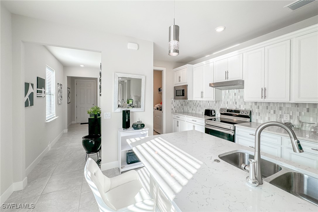 3 Bed SingleFamilyResidence for Sale in Naples, FL, $450,000 — photo 5