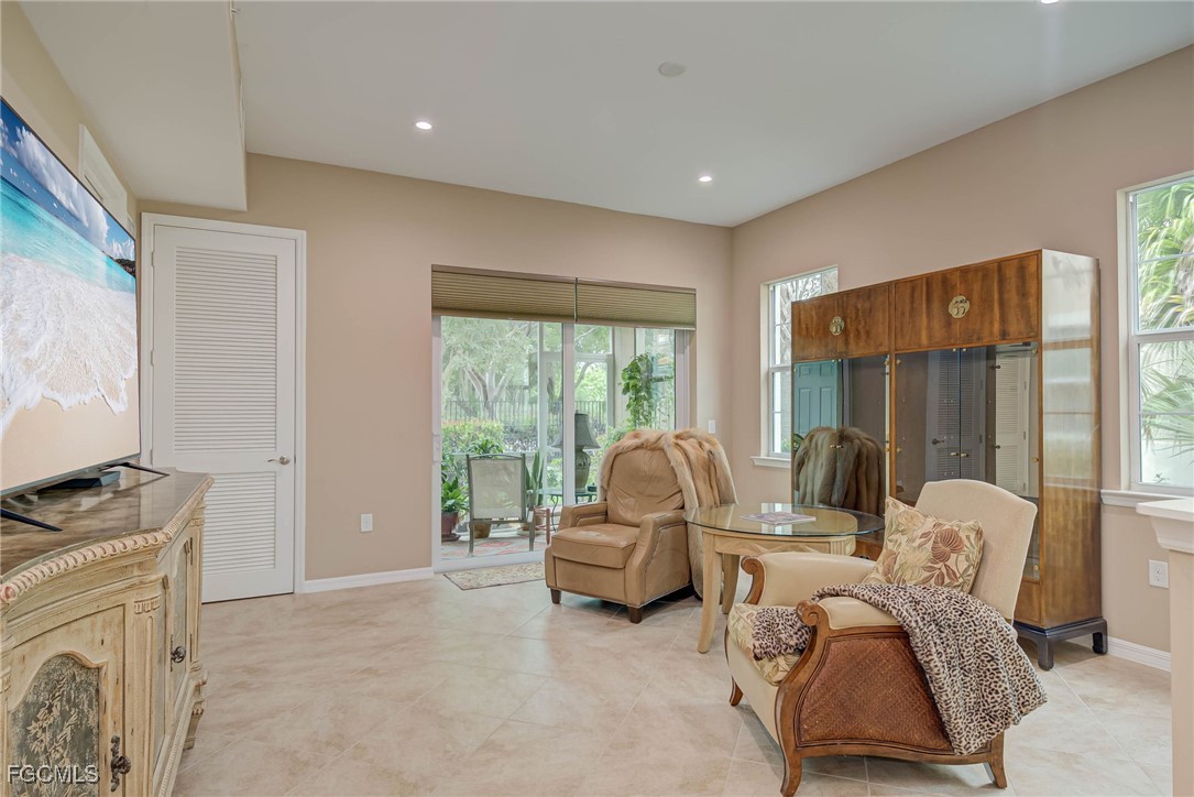2 Bed Condominium for Sale in Sorrento, photo 5