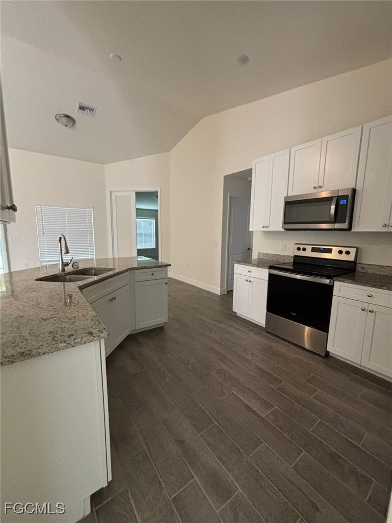 4 Bed SingleFamilyResidence for Sale in Lehigh Acres, photo 5