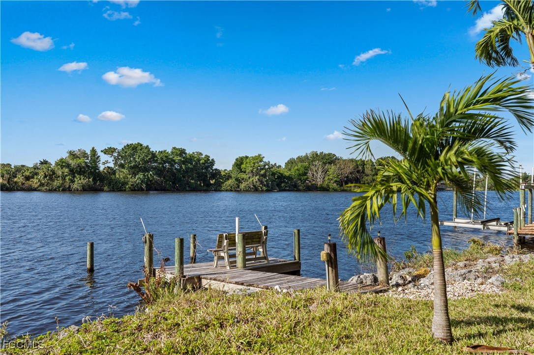 2 Bed Waterfront Home for Sale in Alva, FL, $300,000 — photo 5