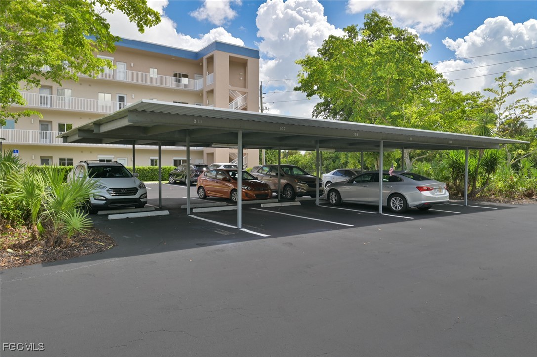 1 Bed Waterfront Home for Sale in Fort Myers, photo 5