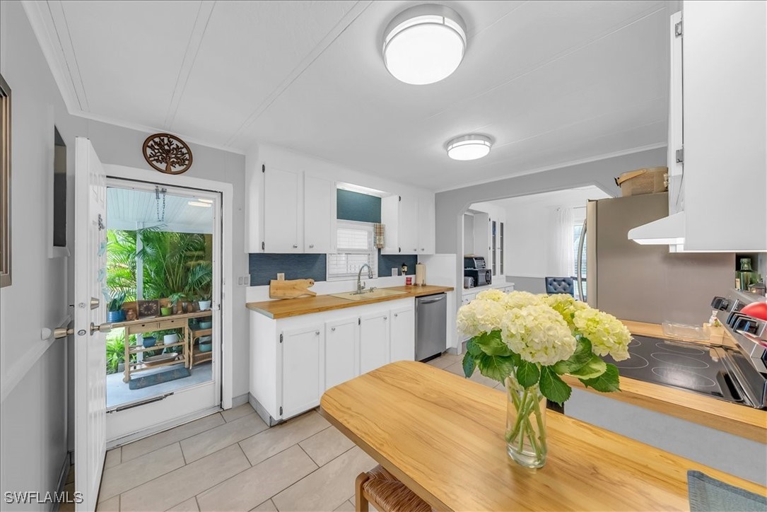 2 Bed ManufacturedHome for Sale in Naples, photo 5
