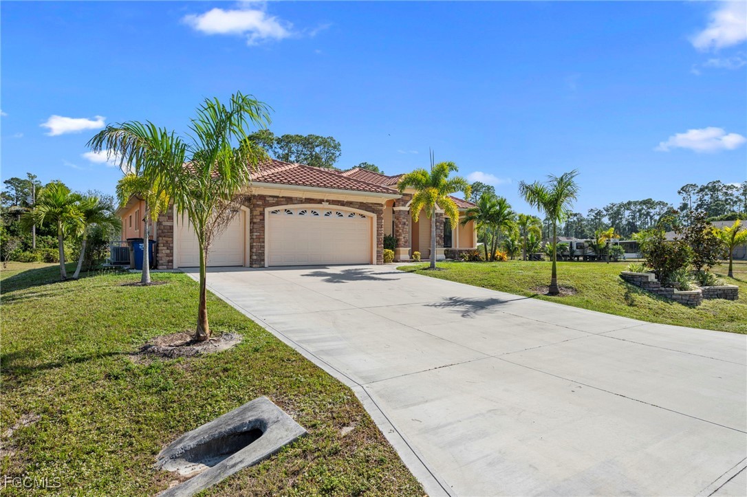3 Bed SingleFamilyResidence for Sale in Lehigh Acres, photo 5