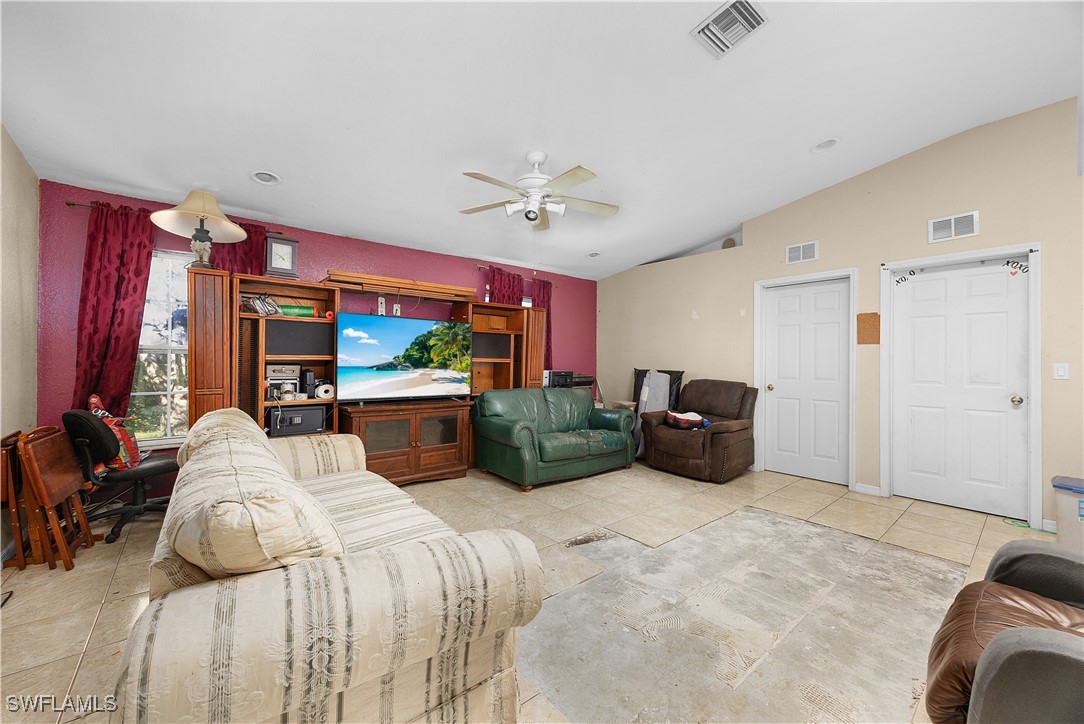 5 Bed SingleFamilyResidence for Sale in Wedgewood, photo 5