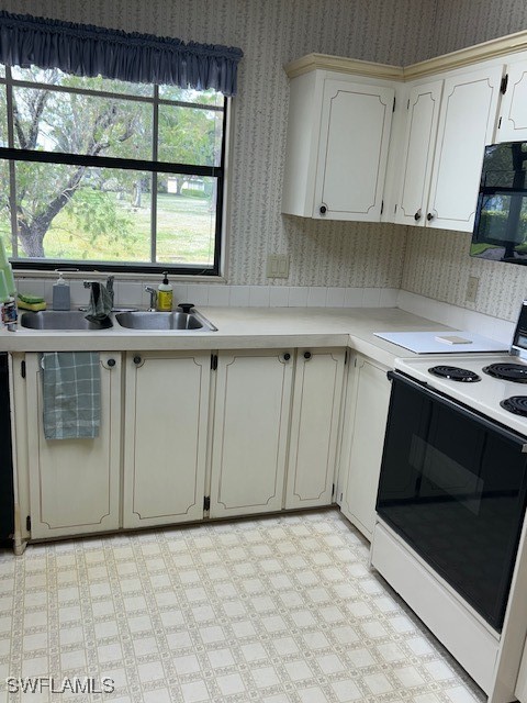 2 Bed ManufacturedHome for Sale in Naples, photo 5