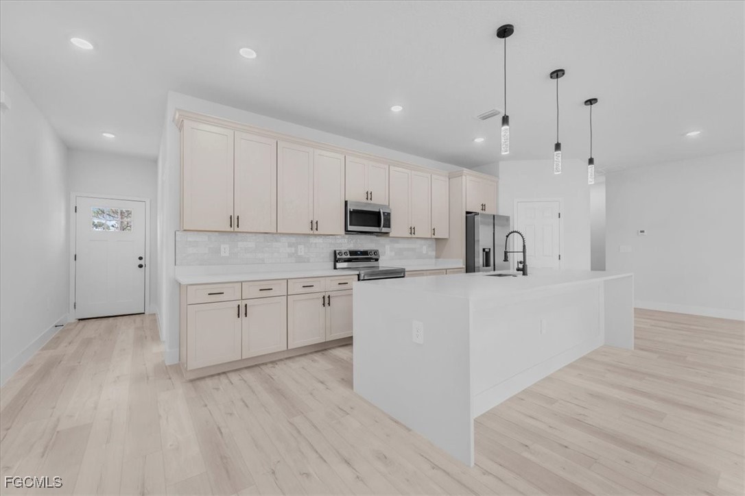 4 Bed SingleFamilyResidence for Sale in Sun N Lakes, photo 5