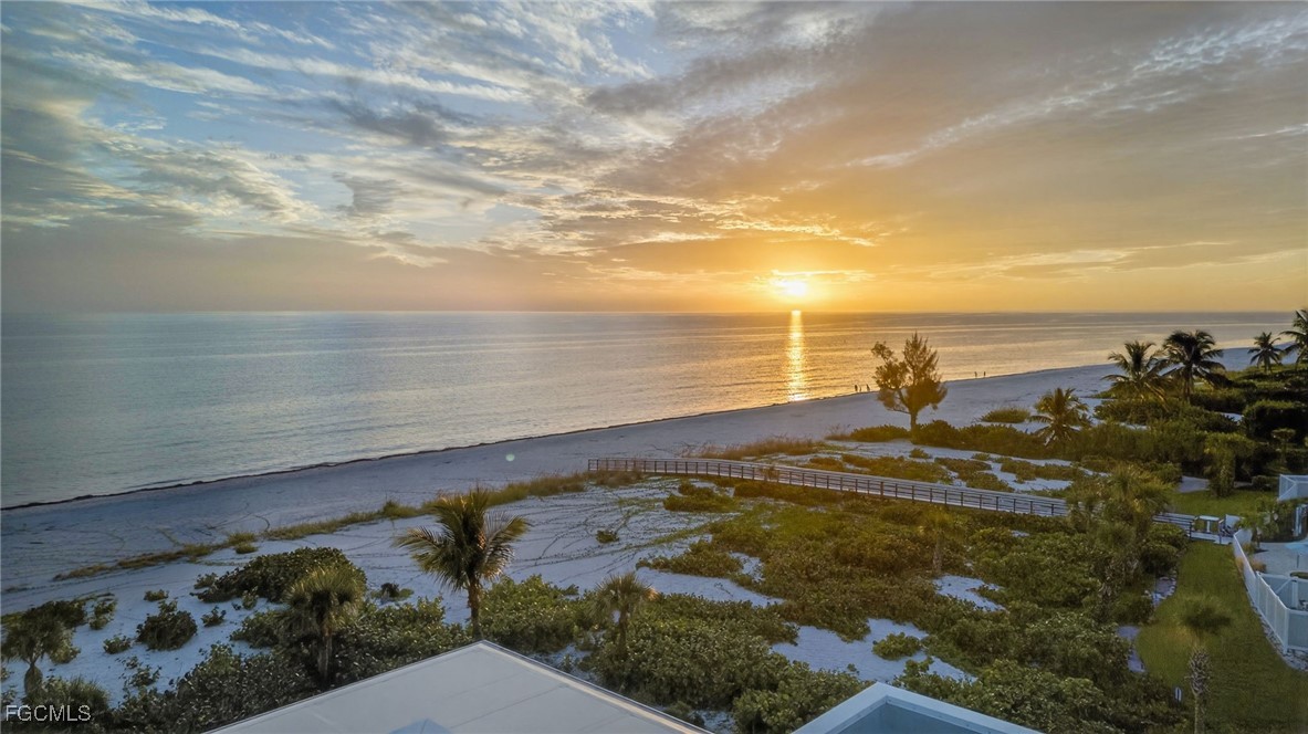 2 Bed Waterfront Home for Sale in Sanibel, photo 5