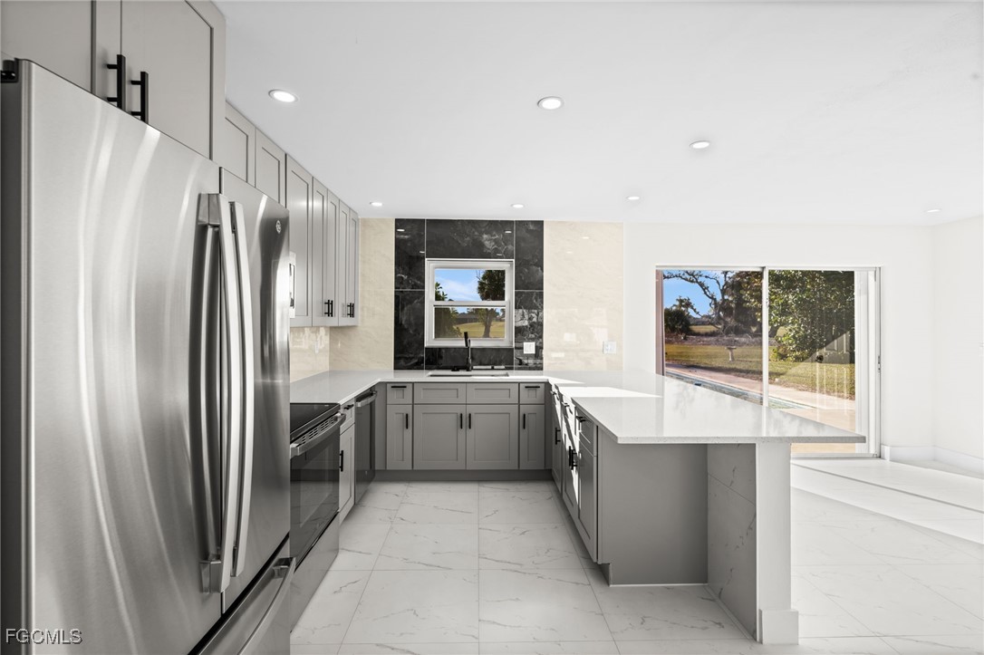 3 Bed Pool Home for Sale in Oakland Hills, photo 5