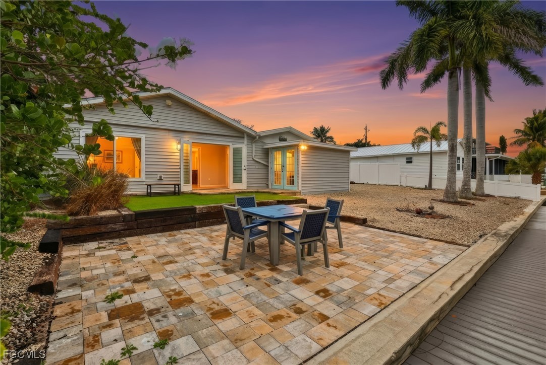 2 Bed Waterfront Home for Sale in Bokeelia, photo 5