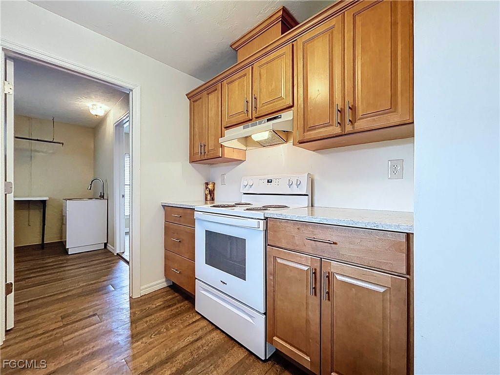 3 Bed SingleFamilyResidence for Sale in Fort Myers, photo 5