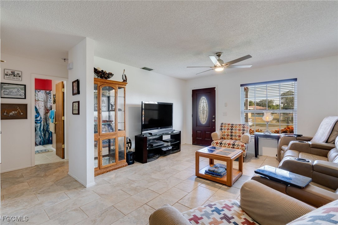 2 Bed Waterfront Home for Sale in Fort Myers, photo 5