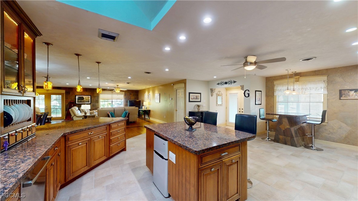 3 Bed Pool Home for Sale in Meadows, photo 5