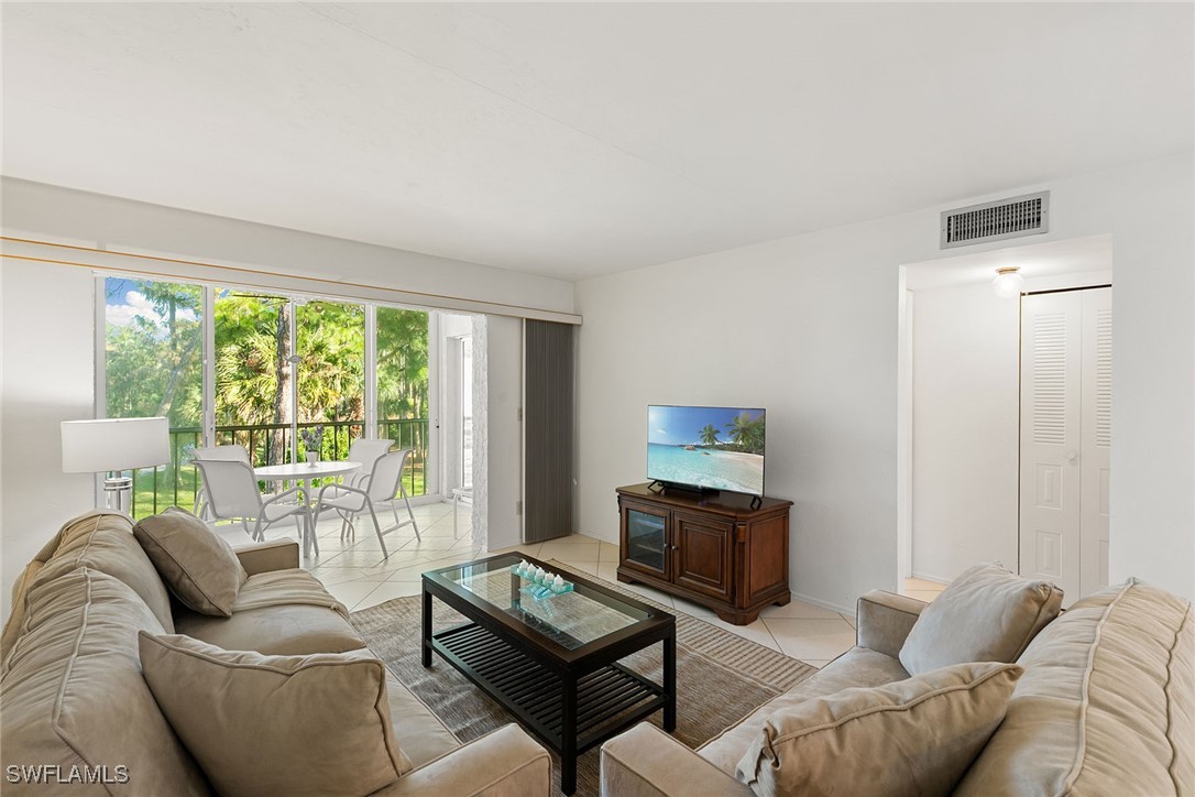 2 Bed Condominium for Sale in Foxmoor, FL, $255,000 — photo 5
