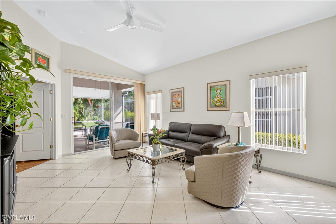 3 Bed Attached for Sale in Estero, photo 5