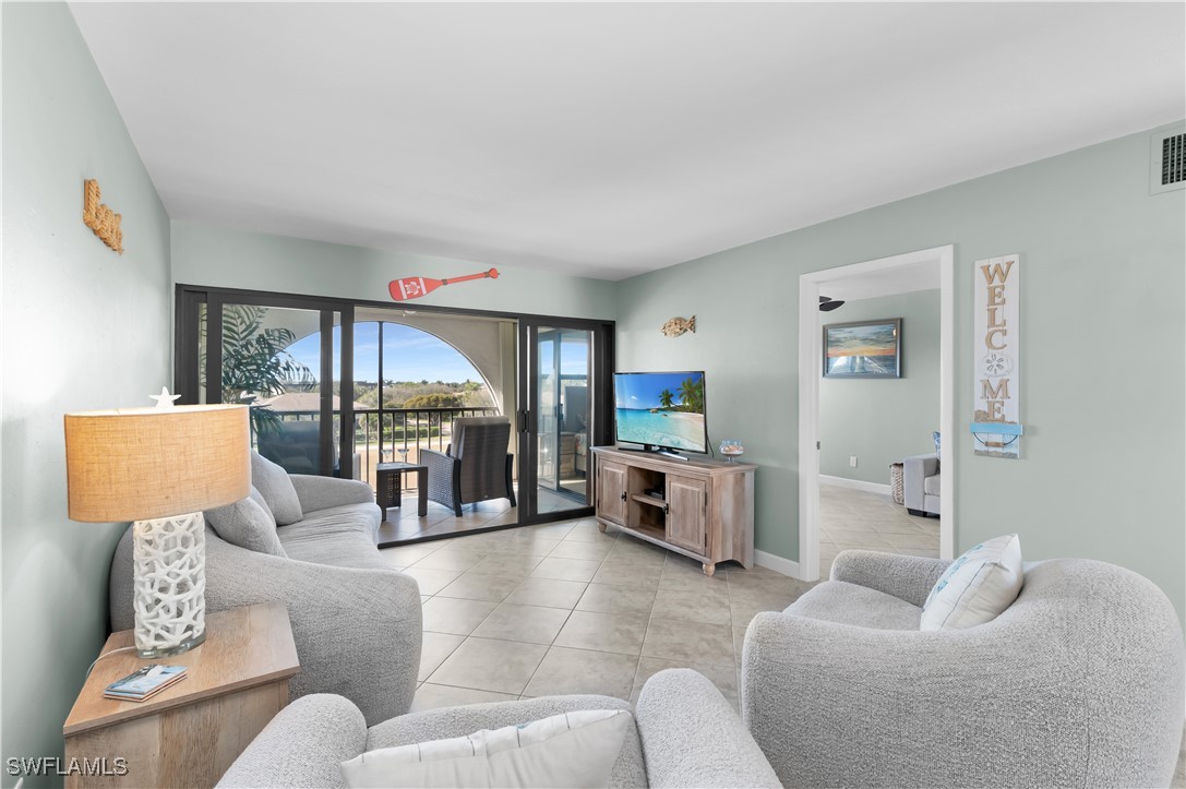 1 Bed Waterfront Home for Sale in Anglers Cove, FL, $310,000 — photo 5