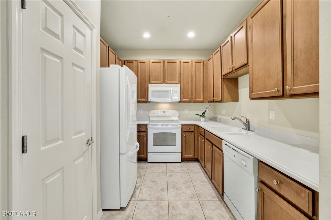 3 Bed Condominium for Sale in Naples, FL, $284,000 — photo 5