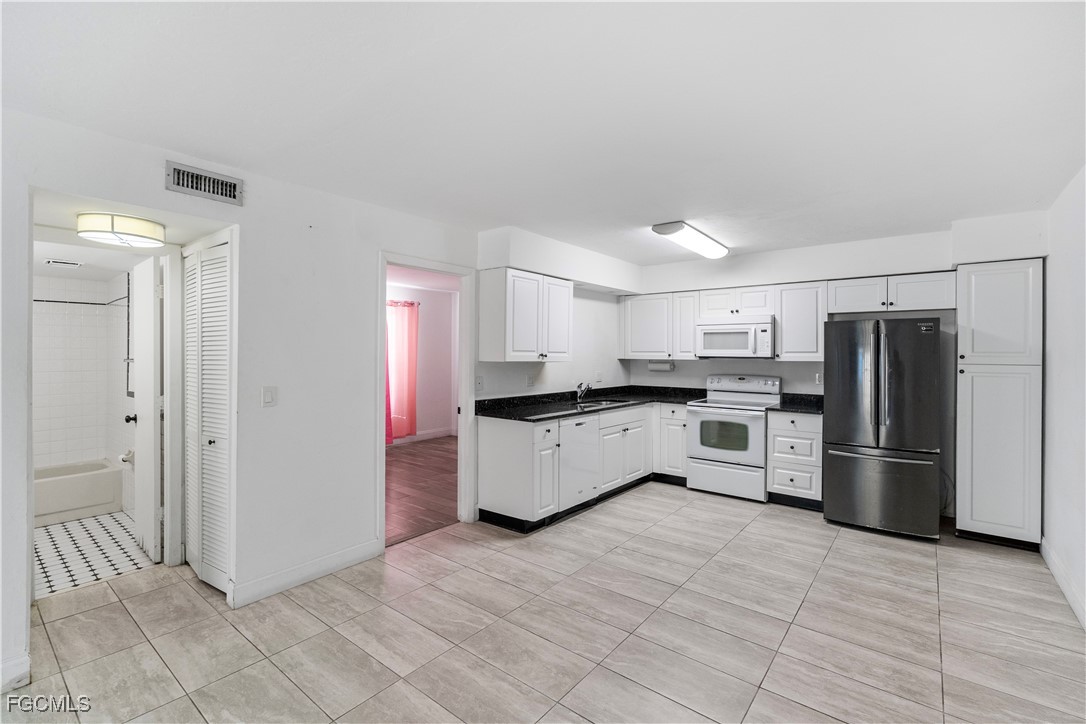 2 Bed Pool Home for Sale in Cape Coral, photo 5