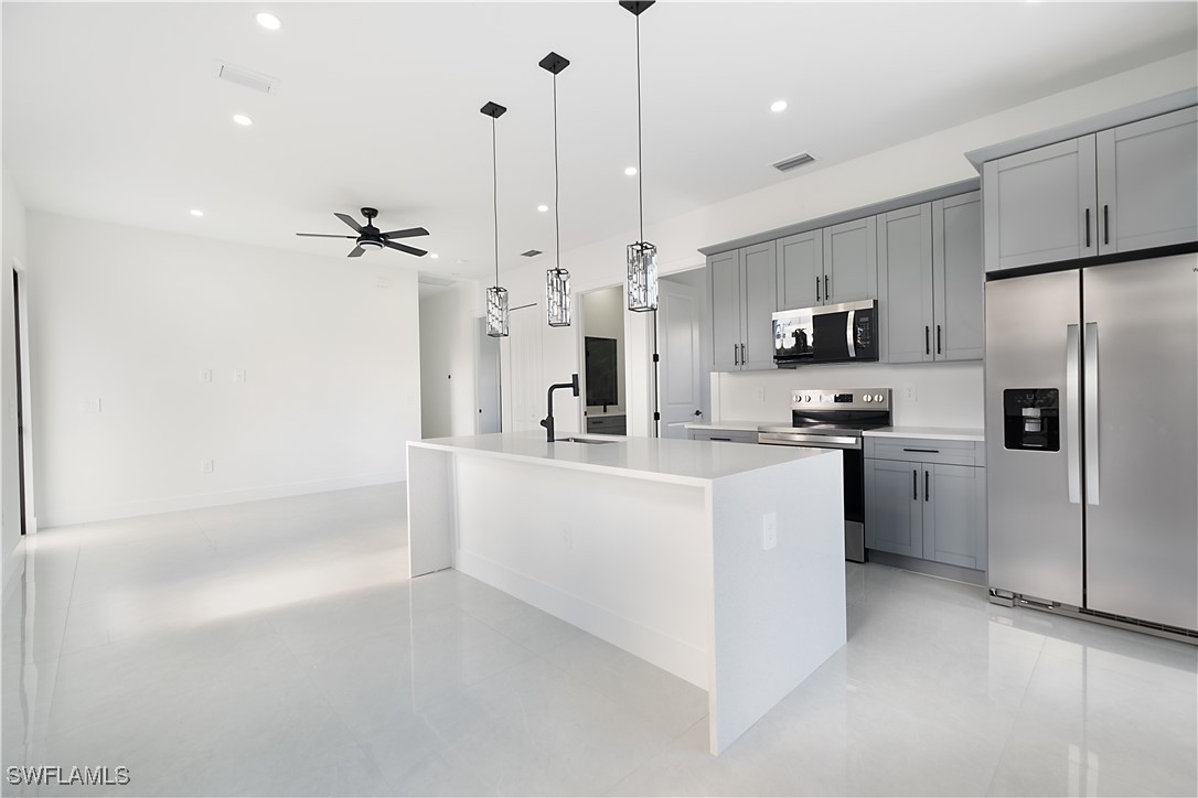 3 Bed SingleFamilyResidence for Sale in Lehigh Acres, photo 5
