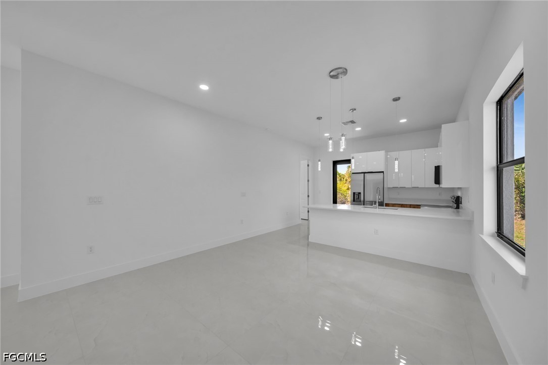 3 Bed SingleFamilyResidence for Sale in Lehigh Acres, photo 5