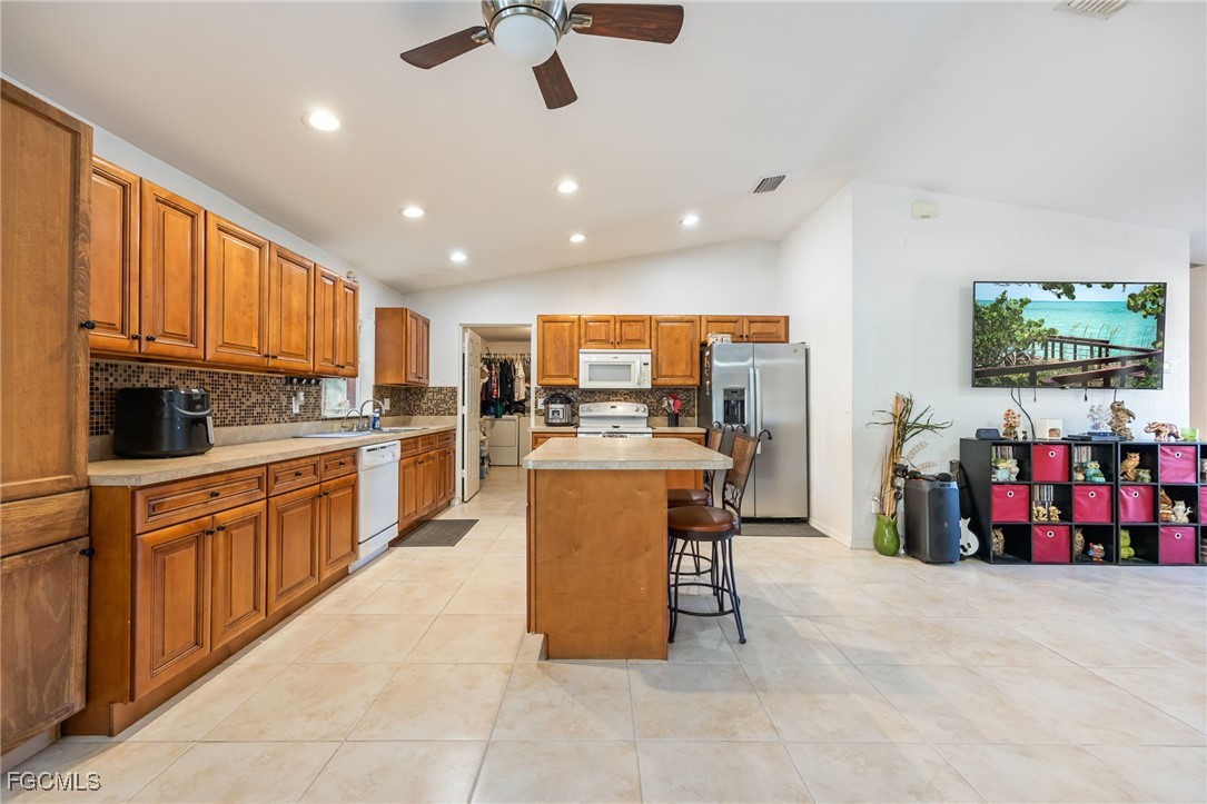 3 Bed SingleFamilyResidence for Sale in Clewiston, FL — photo 5