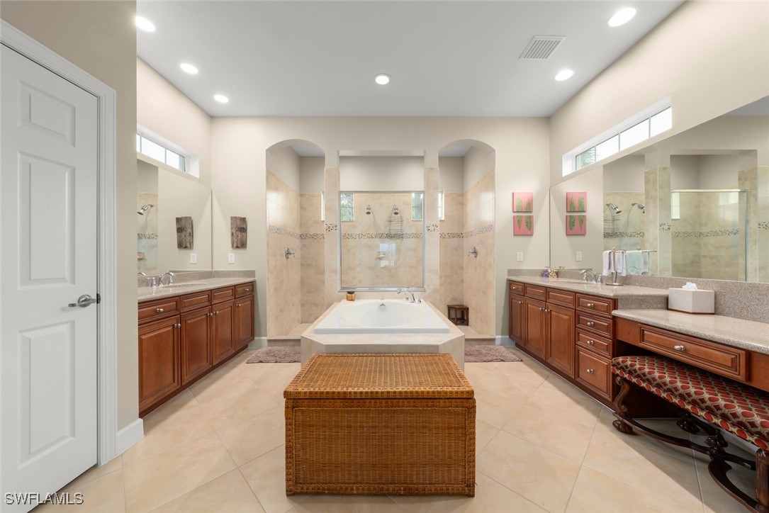 3 Bed Pool Home for Sale in Hollybrook, photo 5