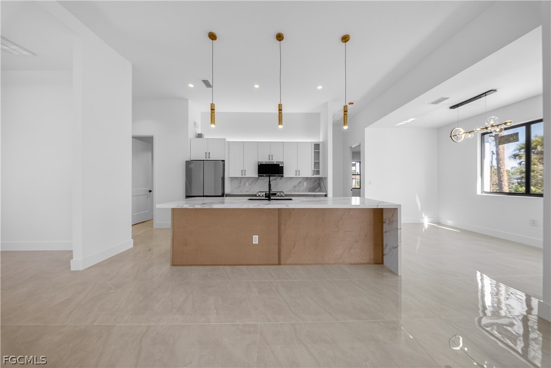 3 Bed SingleFamilyResidence for Sale in Port Labelle, FL — photo 5