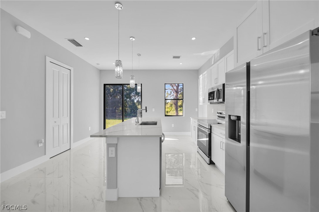 3 Bed SingleFamilyResidence for Sale in Lehigh Acres, photo 5