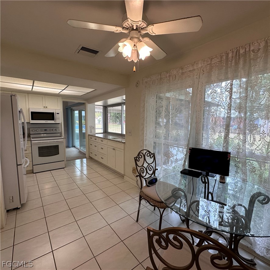 2 Bed SingleFamilyResidence for Sale in Cape Coral, photo 5