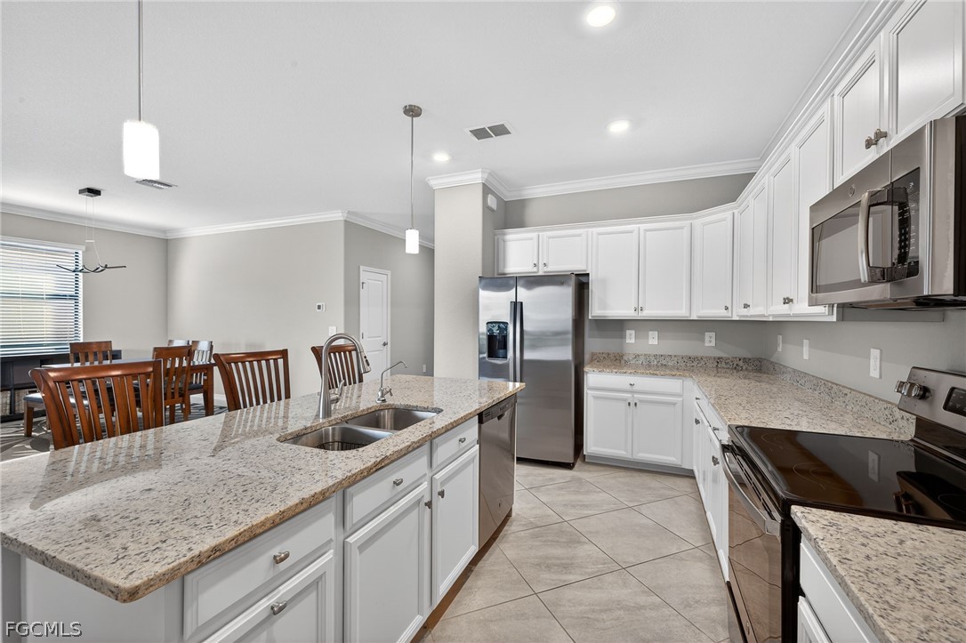 4 Bed SingleFamilyResidence for Sale in Portico, FL — photo 5