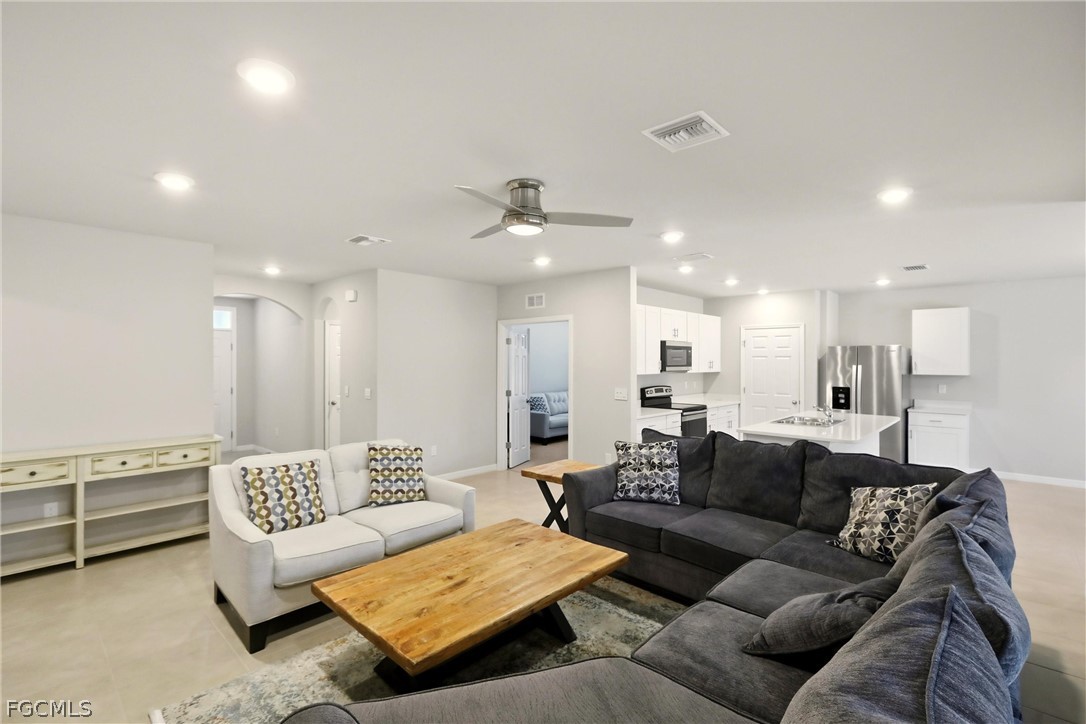 3 Bed SingleFamilyResidence for Sale in Deep Creek, FL — photo 5