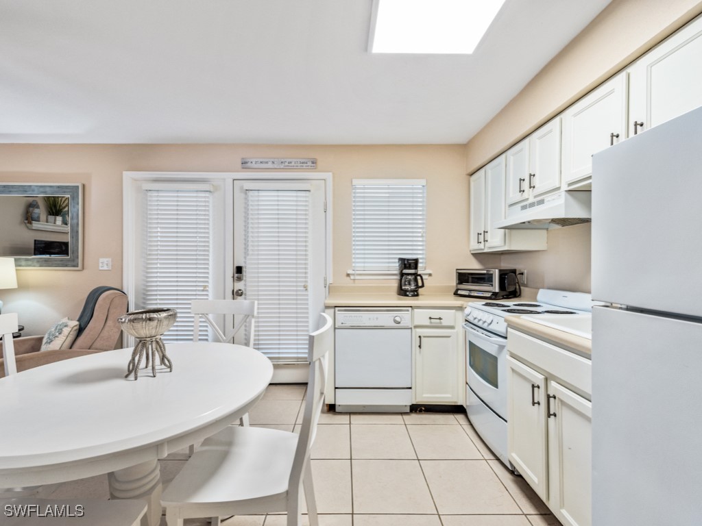 2 Bed Condominium for Sale in Naples, photo 5
