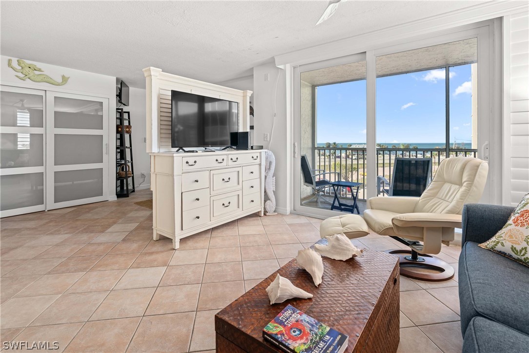 1 Bed Waterfront Home for Sale in Beach And Tennis Club, photo 5